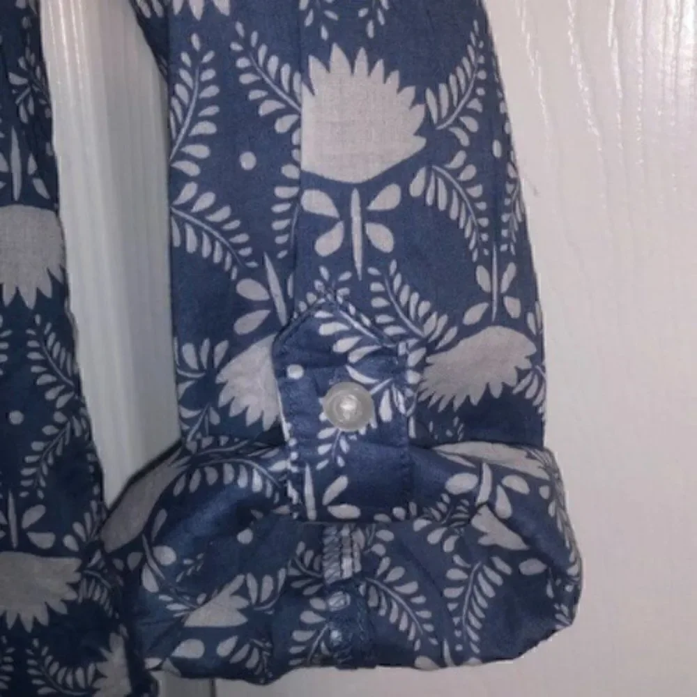 Old Navy embroidered blue flower top girls kids M